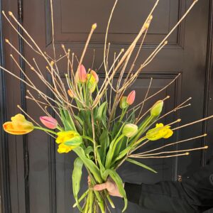 Boeket Franse tulpen met bloesemtakken